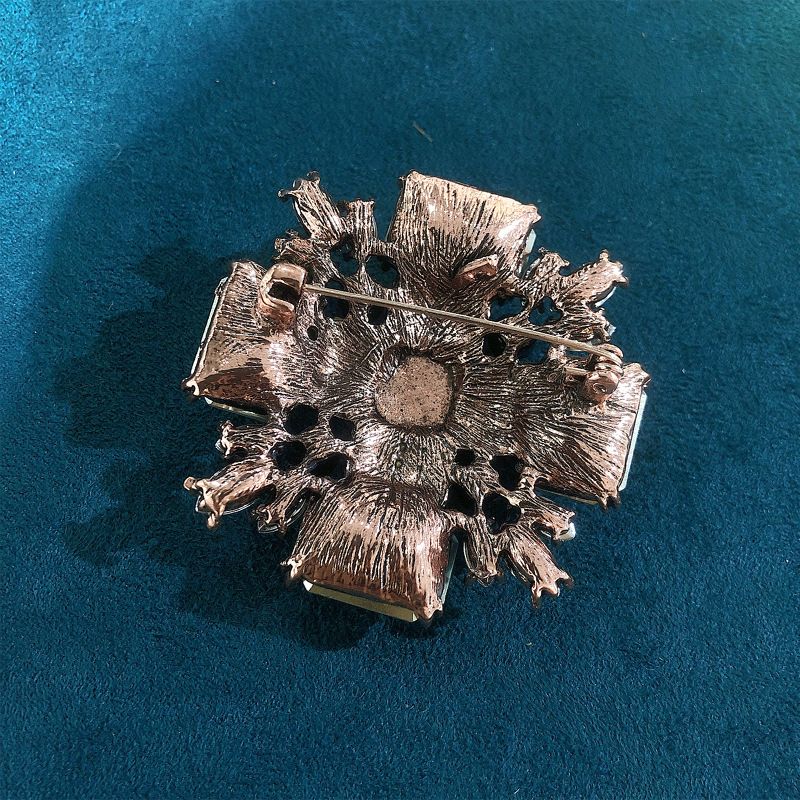 Classic Square Geometric Rhinestone Brooch Fashion Women's Coat Pin Accessory Corsage_voghion.com