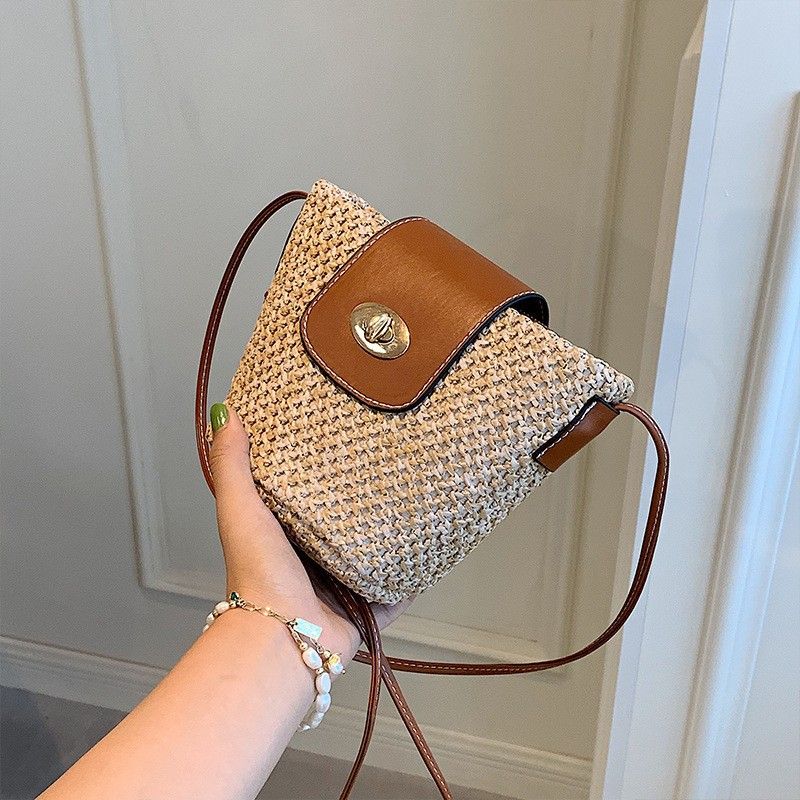 Französisches Nischendesign für Frauen Sommer 2022 Neue trendige Mode Gewebte Crossbody Vielseitige Stroh-Strandtasche_voghion.com