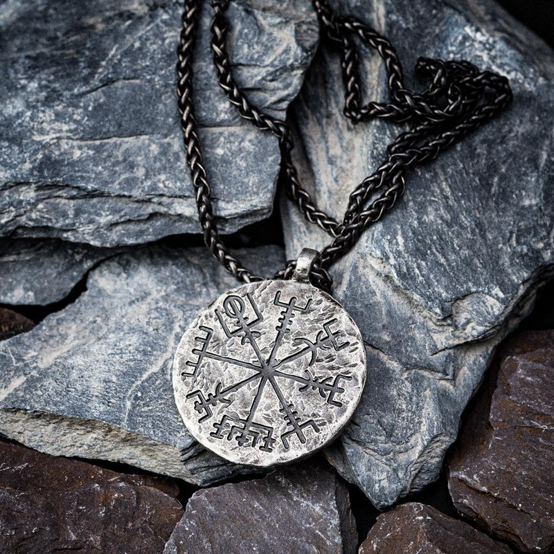Gran oferta, colgante de brújula vikinga vintage Vegvisir con runa nórdica de Odín, collar de acero inoxidable para hombre, joyería de amuleto retro 2024_voghion.com