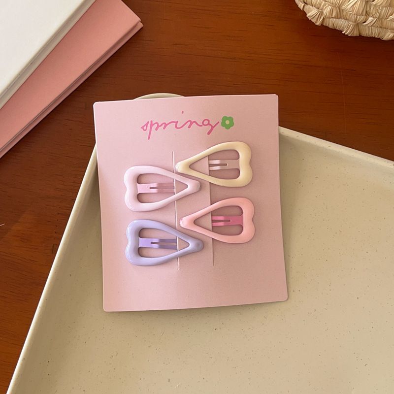 Nuovo set da 4 pezzi di accessori per capelli con frangia a forma di cuore, stella, fiocco e orsetto, in crema e rosa, 2025_voghion.com