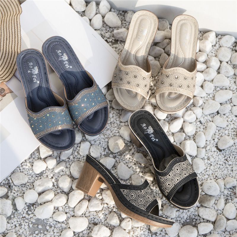 2022 Neue Sommersandalen für Damen im ethnischen Stil mit Wasserdiamant-Nähten, dicke High Heels, große bequeme Hausschuhe_voghion.com