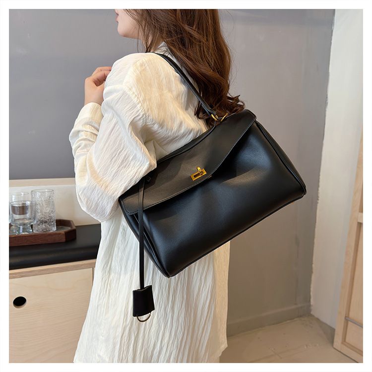 Hand held platinum bag for women 2024 new style Korean niche underarm bag high end stylish large capacity commuter bag_voghion.com