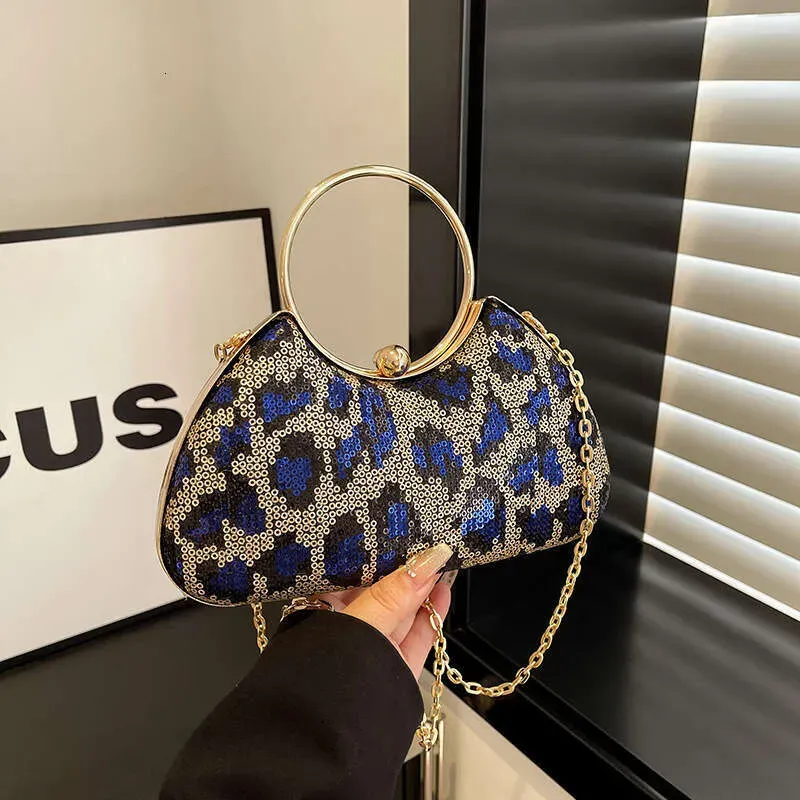 Borsa trapuntata con fibbia e chiusura a frizione con stampa leopardata e paillettes ricamate da donna, modello 2025_voghion.com