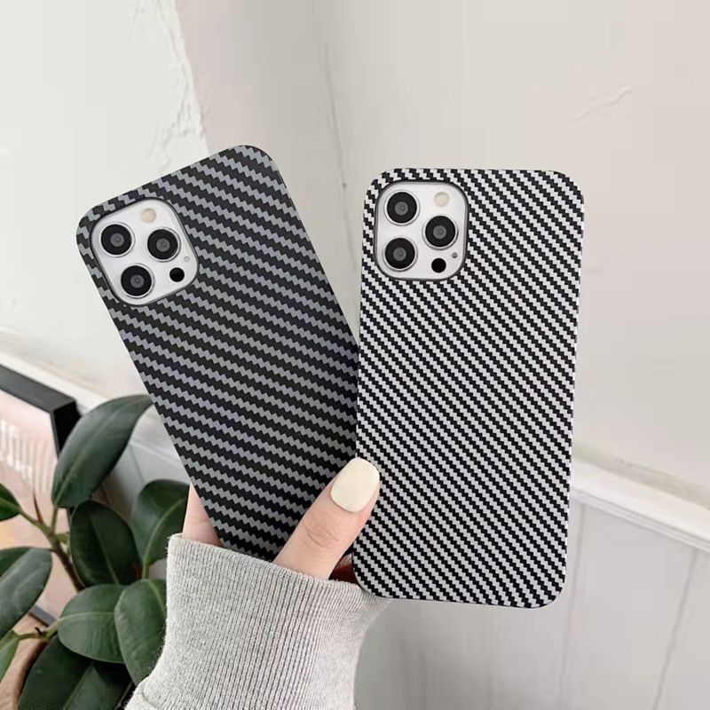 Autocollant d'eau motif en fibre de carbone, étui rigide pour téléphone portable iPhone14plus Apple 13Pro/Max, demi-paquet 11/12_voghion.com