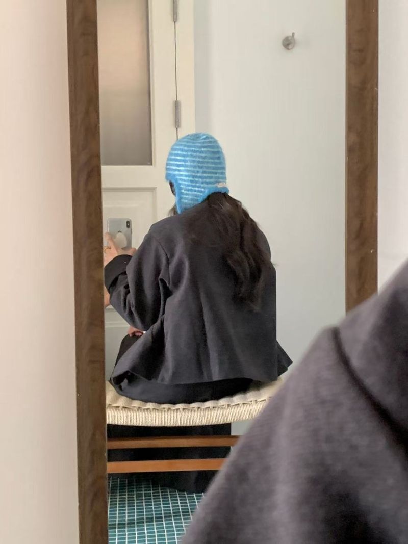 Cappello e sciarpa in lana a righe calde autunno/inverno 2025, eleganti e versatili_voghion.com