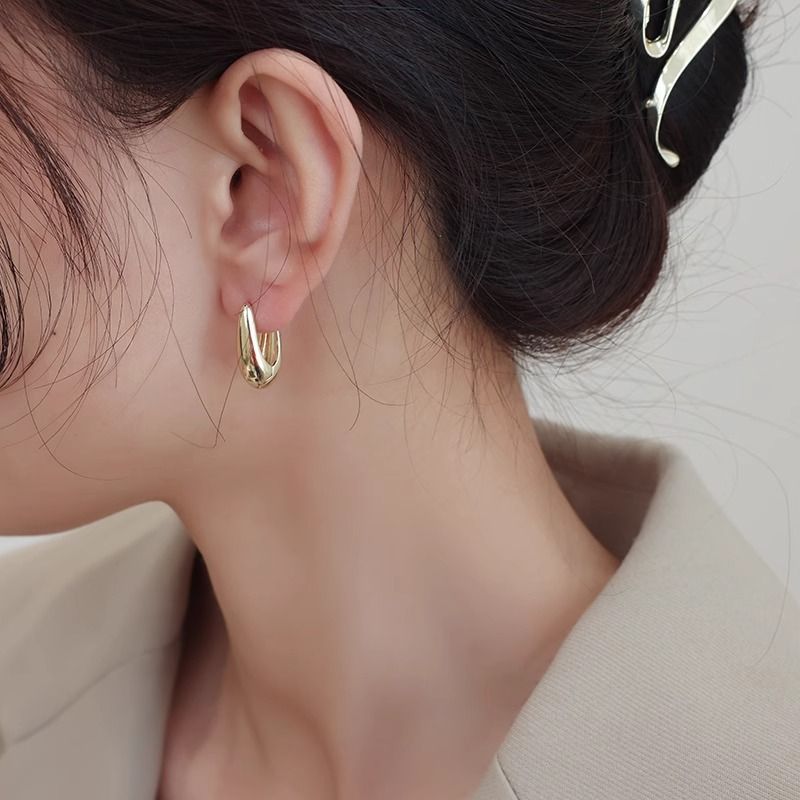Women's earrings gold earrings with drop shape, unique high-end design, metal cold style earrings, ear studs, ear buckles, niche earrings_voghion.com