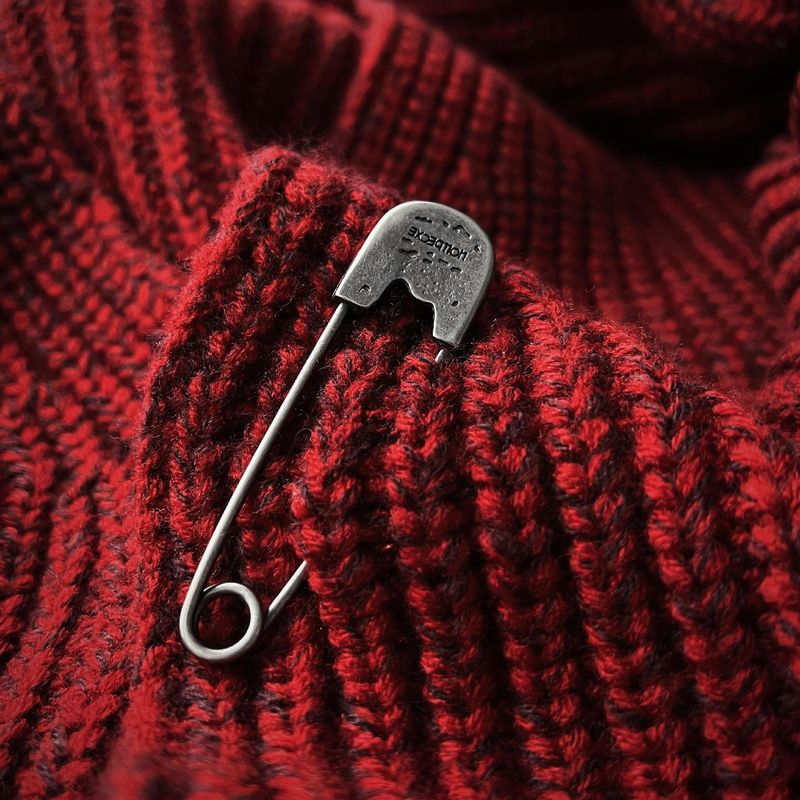 JM Silver Light Gray Series Coat Hat Sweater Shawl Hole Shoes Pin_voghion.com