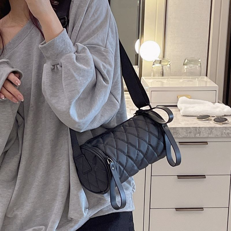 Lingge Zylinder Damen Crossbody Kissen Oxford Nylon Stoff 2024 Neue Wasser Eimer Tasche Schachbrett_voghion.com