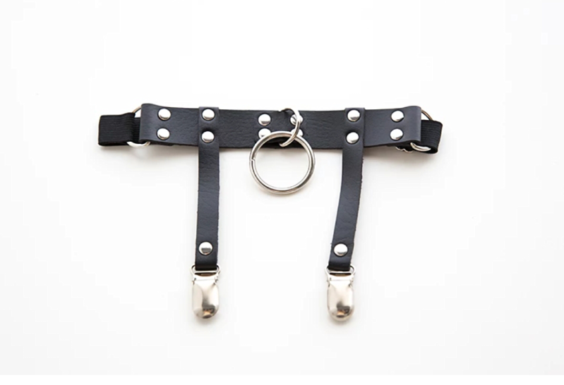 Collare in pelle scura in stile giapponese per giovani adulti con giarrettiera_voghion.com