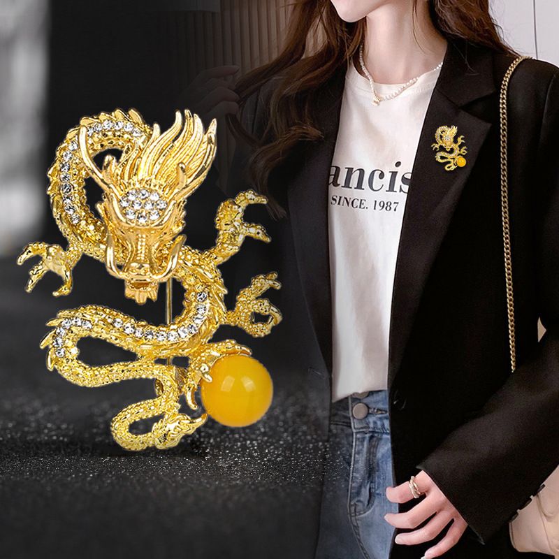 stile cinese di alta qualità, nuovo stile squisito, drago orgoglioso che gioca con le perle, spilla a forma di drago zodiacale dell'anno del drago per uomo, design di nicchia_voghion.com