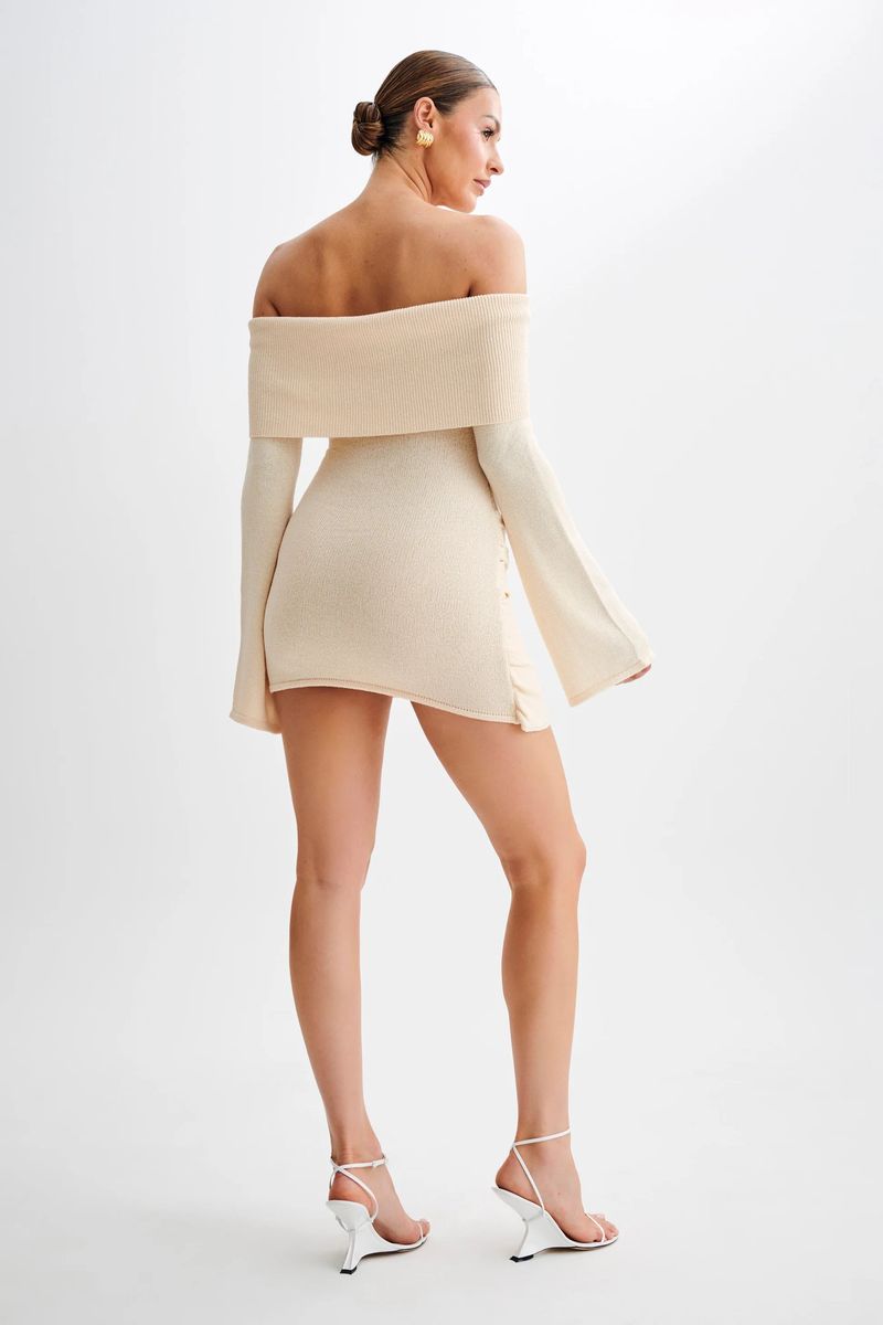 Abito aderente sexy in maglia con spalle scoperte e dettaglio allacciato - Mini abito a maniche lunghe per donna, stile streetwear chic, misto poliestere_voghion.com