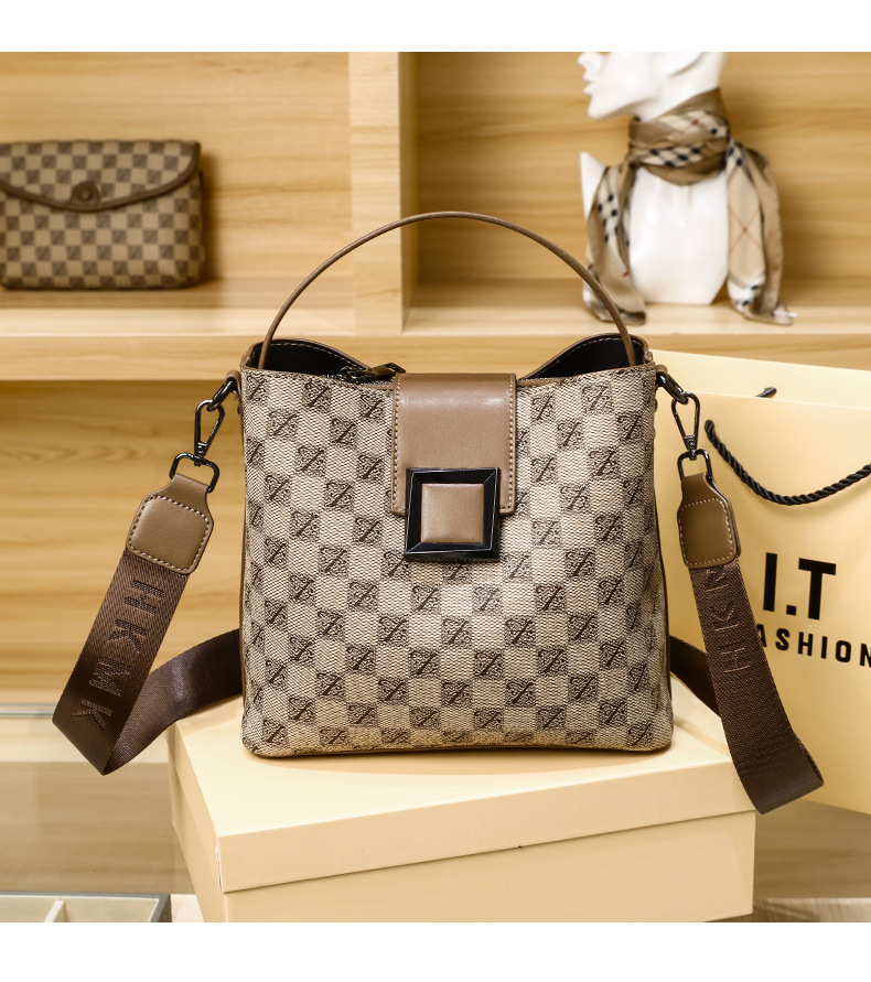 Women's Bags 2024 New Large-capacity Bucket Bag Fashion Popular Handheld Shoulder Bag Versatile Texture Diagonal Cross Bag Tide_voghion.com