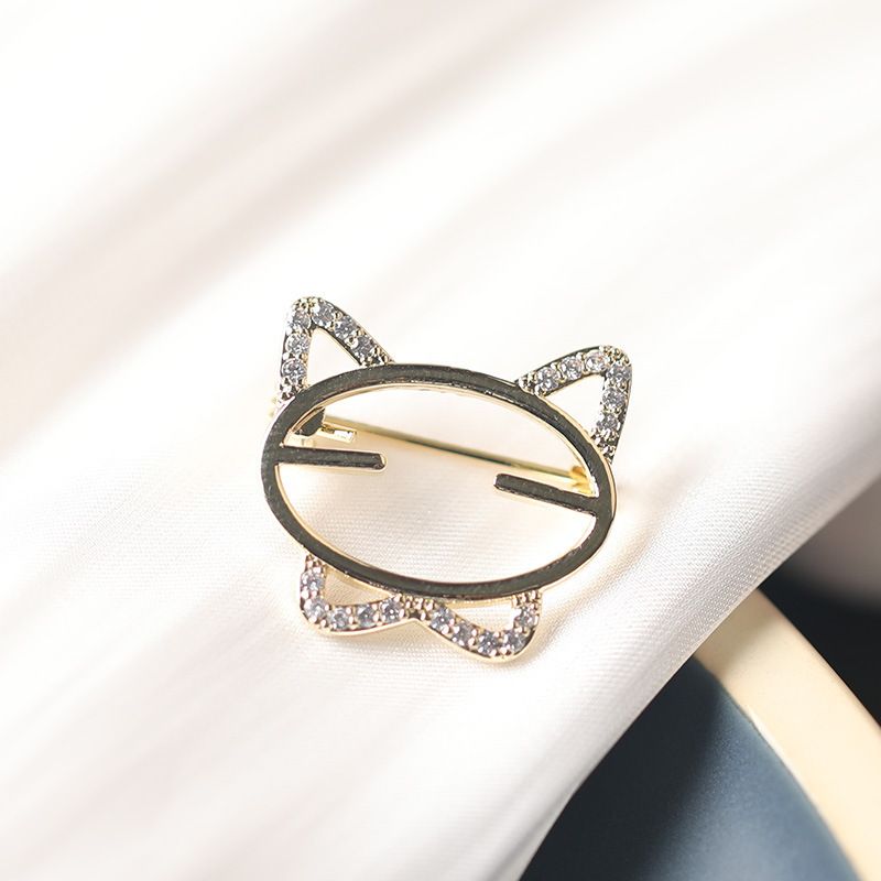 Koreaanse minimalistische anti-slip broche met striktemperament voor dames, vaste kleding, truien, pakken, gespaccessoires_voghion.com
