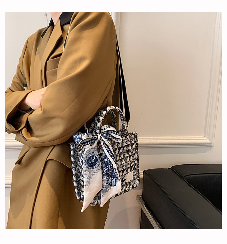 Modische neue vielseitige Tasche mit großer Kapazität, Damentasche, kariertes Canvas, Umhängetasche, hochwertige Handheld-Einkaufstasche für Pendeln_voghion.com