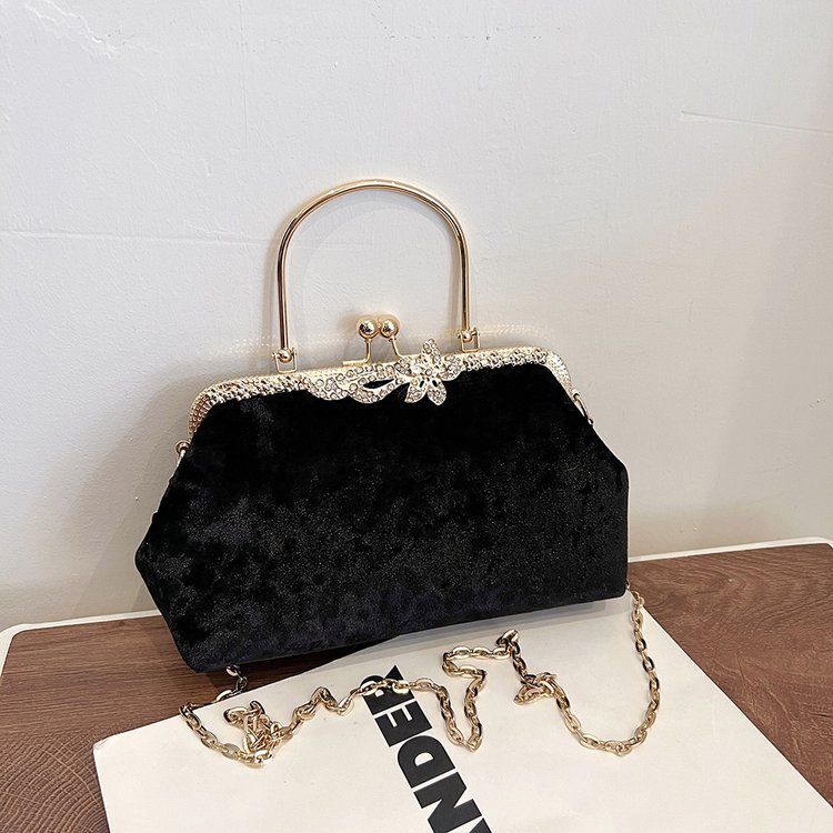Borsa a tracolla in velluto, nuova collezione autunno inverno 2025, da donna, con clip e catena, da sera_voghion.com