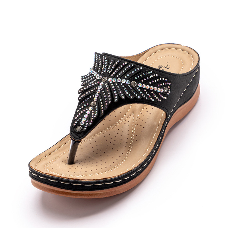 2022 Neue Hausschuhe Damen Sommermode Wasser Diamant Slope Heel Sandalen für Freizeit Urlaub Füße Clip Flip Flops_voghion.com