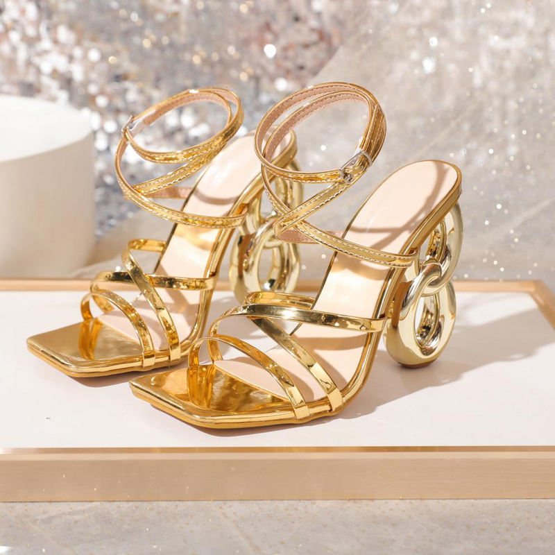 Die neueste Internet-Berühmtheit von 2024 Goldene 8-zeilige Sandalen mit modischem Riemen und hohen Absätzen Elegante, sexy Damenschuhe_voghion.com
