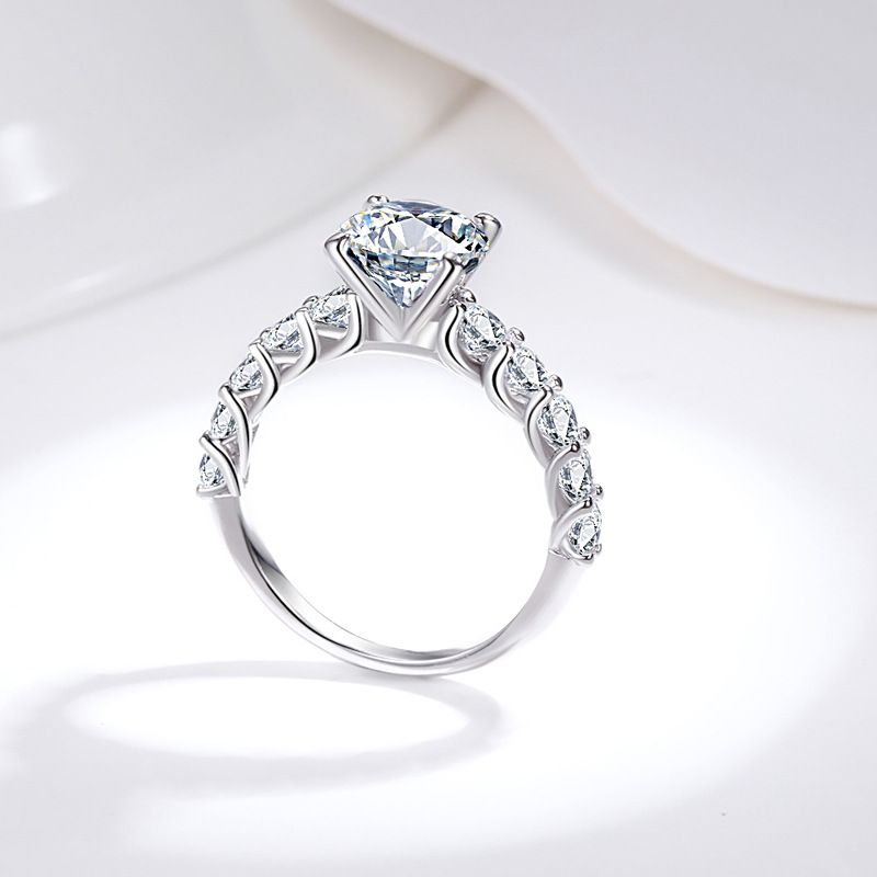 Sterling Silber für Damen, neuer klassischer vierzackiger 2ct Moissanit-Anti-Echtdiamant-Ring_voghion.com