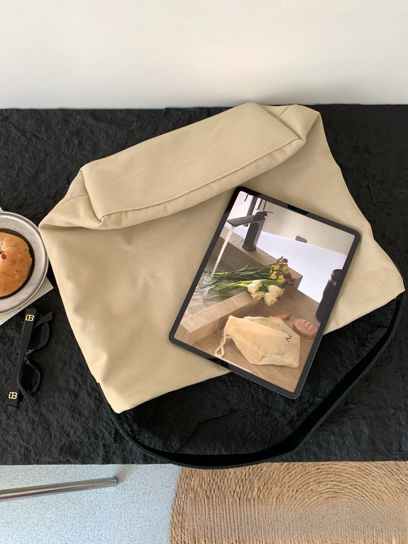 Canvas Large-capacity 2025 Fall And Winter New Casual Simple Daily Commuting Shoulder Underarm Bucket Computer Bag Fashionable And Versatile_voghion.com