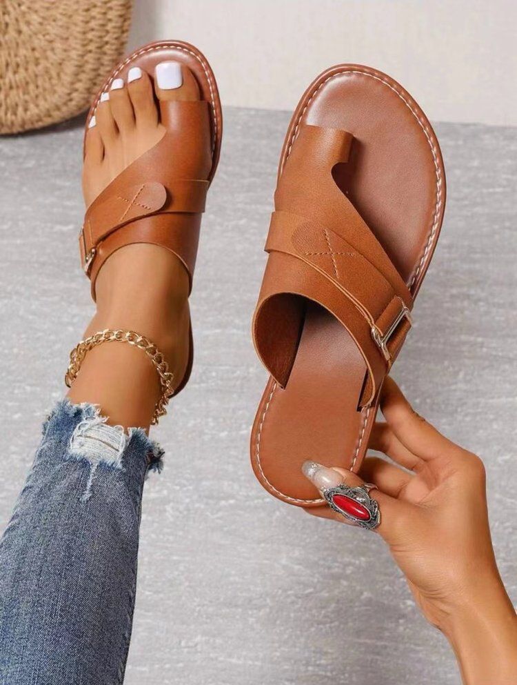 2025 Summer New Large Shoes Toe Covering Fashion Flat Heel Casual Women's Sandals And Slippers_voghion.com