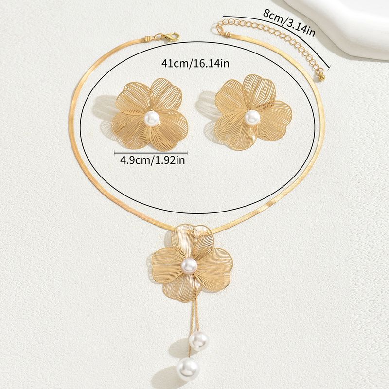 Women's Necklace And Earrings Set Versatile Flower Inlaid Pearl Design Niche Long Clavicle Chain_voghion.com