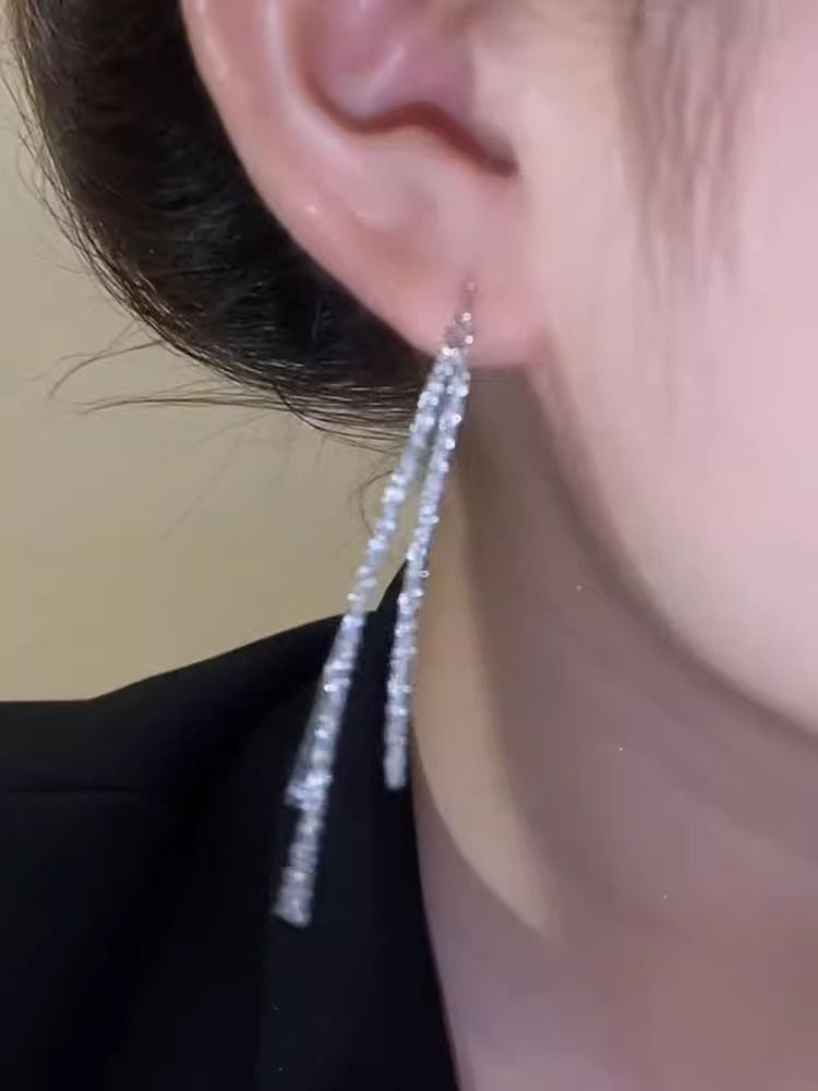 Silver ear line temperament long Galaxy tassel fashionable niche design high-end versatile new earrings_voghion.com