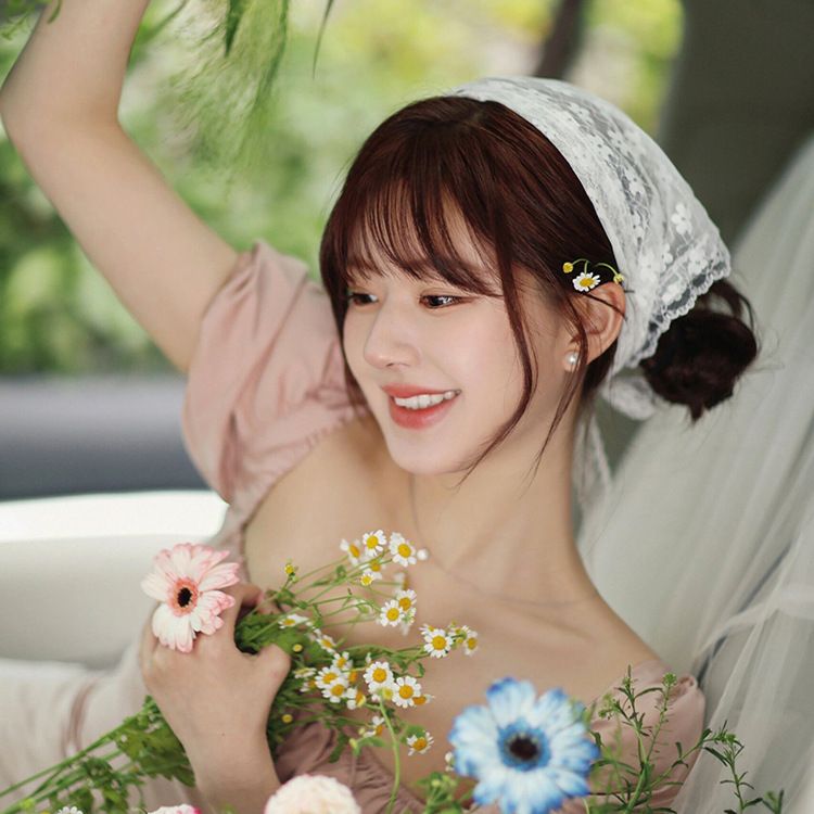 Zhao Rusi Stesso stile ~ Foulard con fiori in pizzo francese, elastico per capelli da donna con sciarpa di seta, sottile sciarpa triangolare Baotou_voghion.com