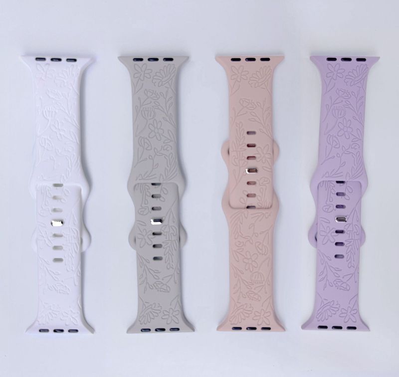 Il cinturino in silicone con bottone a farfalla a forma di stelo di campanula è adatto per Apple Watch e lo stampo per intaglio è in rilievo._voghion.com