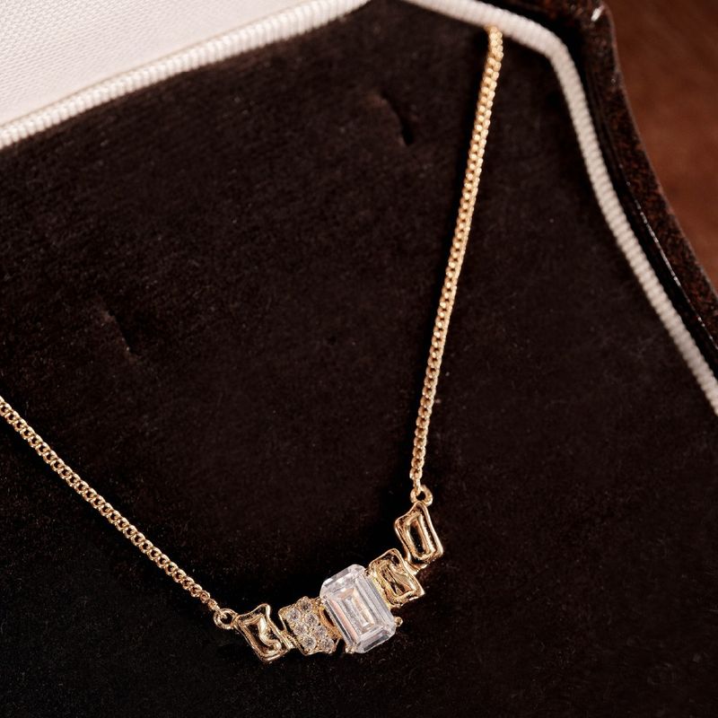 Minimalistische, exquisite, trendige Halskette im Ins-Stil mit unregelmäßiger geometrischer Form für Damen, vielseitiges Schlüsselbein für den Pendelverkehr im Herbst und Winter_voghion.com