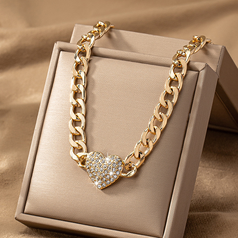 Collana con ciondolo a forma di cuore con diamanti, stile di lusso di alta gamma, per donna, elegante catena a forma di cuore_voghion.com