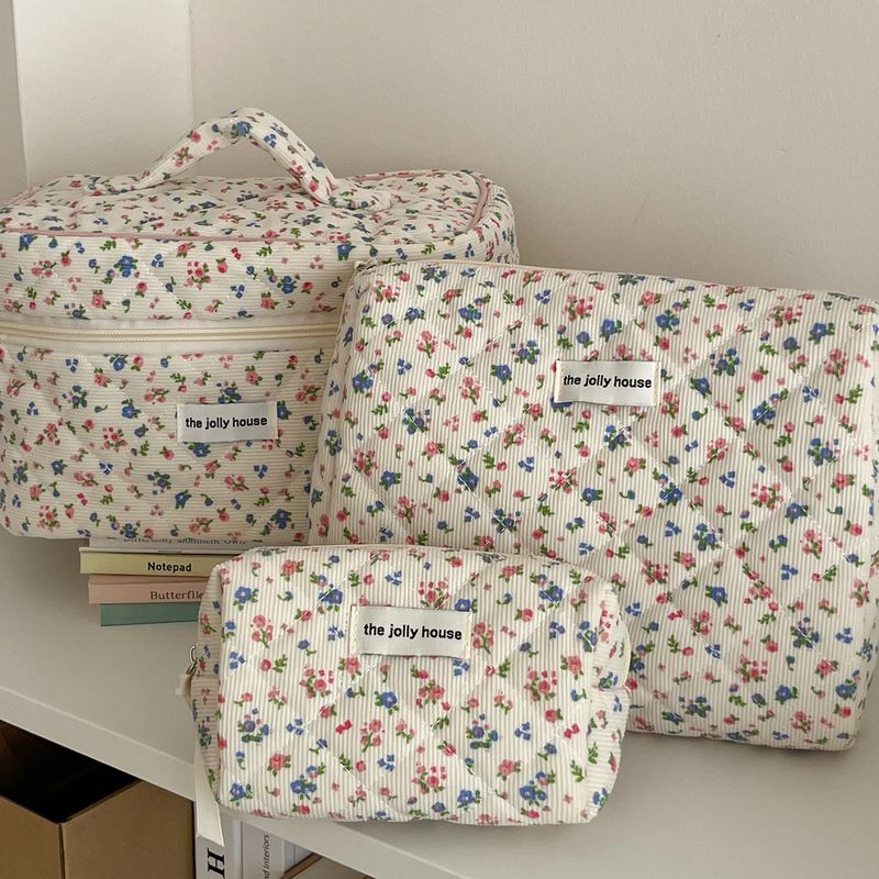 Blumen-Kosmetiktasche, süße, tragbare Cartoon-Spültasche für Studenten, gesteppt, große Kapazität, süße, frische Aufbewahrungstasche_voghion.com