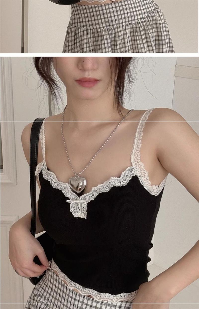 Damenbekleidung: Gestreiftes Camisole mit Spitzenspleißung im Sommer mit Brustpolstern und schönen Rücken-BHs zum Tragen als Untertops_voghion.com