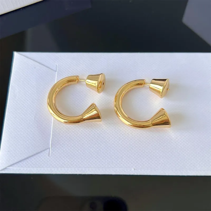 2025 Neue glänzende Ohrringe im europäisch-amerikanischen Stil – schlicht und modisch, C-förmig, vielseitig und elegant._voghion.com
