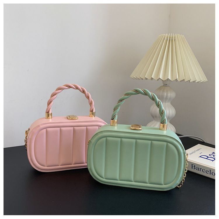 Texture small square 2024 new simple atmospheric commuting shoulder fashionable and versatile chain box bag_voghion.com