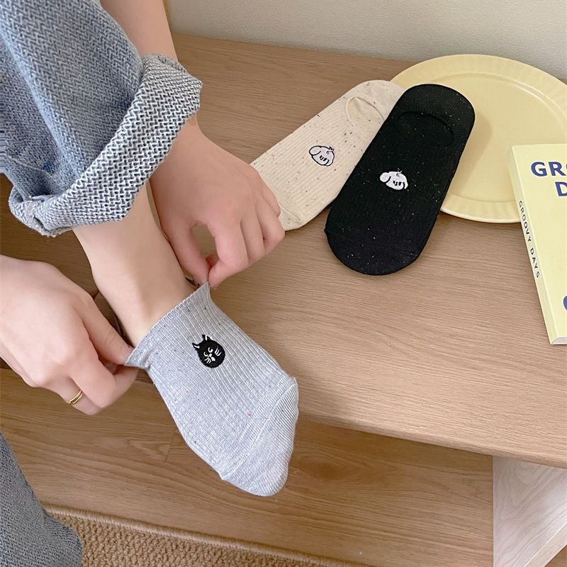 Chaussettes invisibles brodées chat mignon pour femmes et hommes - Chaussettes basses invisibles en coton respirant avec adhérence antidérapante pour un usage quotidien_voghion.com