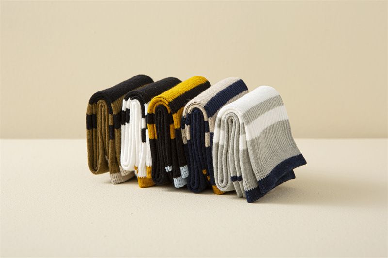 Vidēja garuma zeķes Vīriešu rudens un ziemas kokvilnas zeķes Studentu zilas bumbu sporta zeķes Garas, svītrainas, platas, vienkāršas, modernas, kontrastējošas krāsas_voghion.com