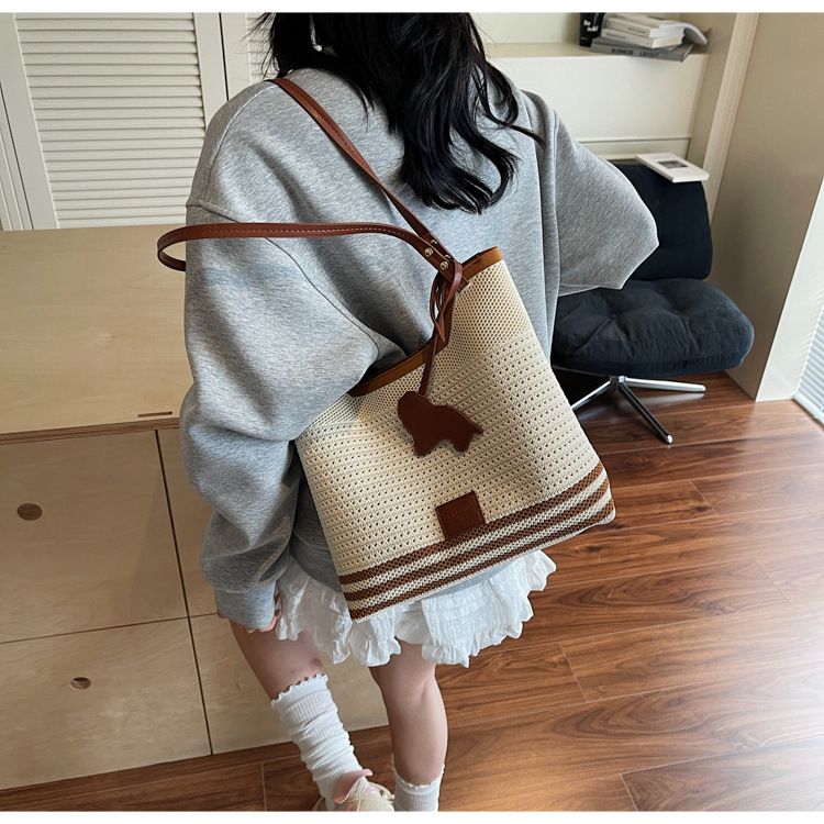 Lässige, gewebte Einzelschultertasche mit großer Kapazität 2025 Neue Tragetasche aus hohlem Netzgewebe für den Urlaub und den Strand für Frauen_voghion.com