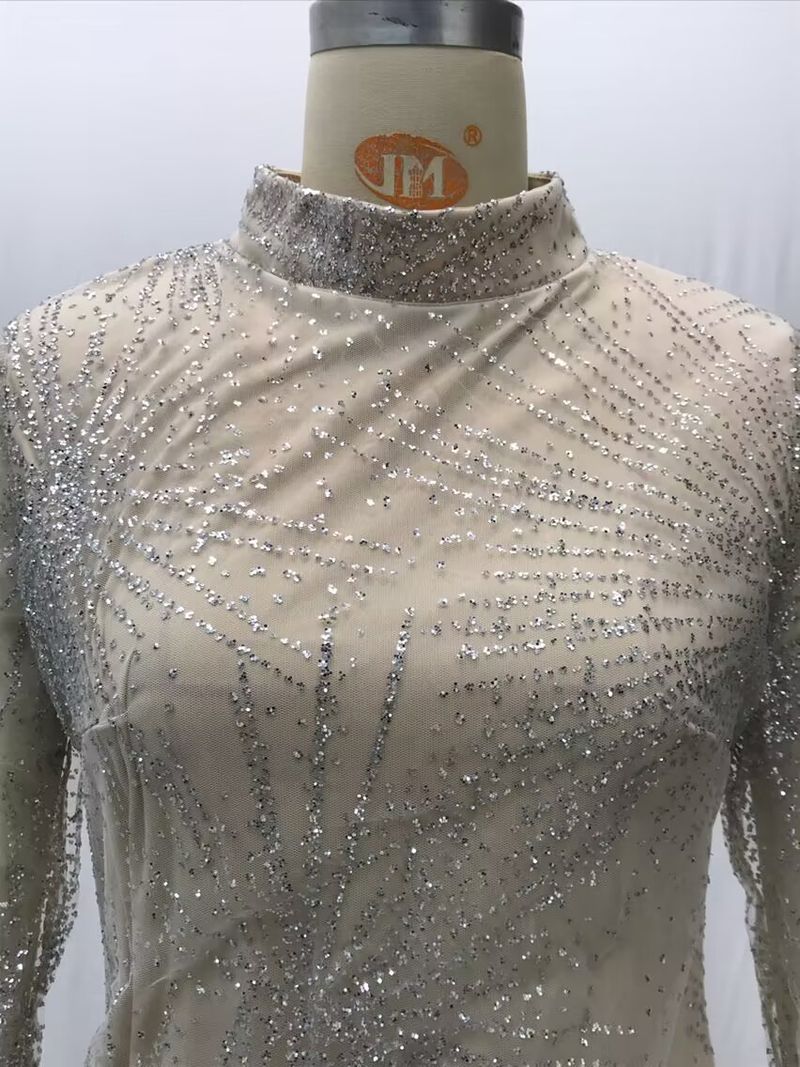 Abito da sera sexy a maniche lunghe con spacchi di nappe in oro e argento, da donna_voghion.com