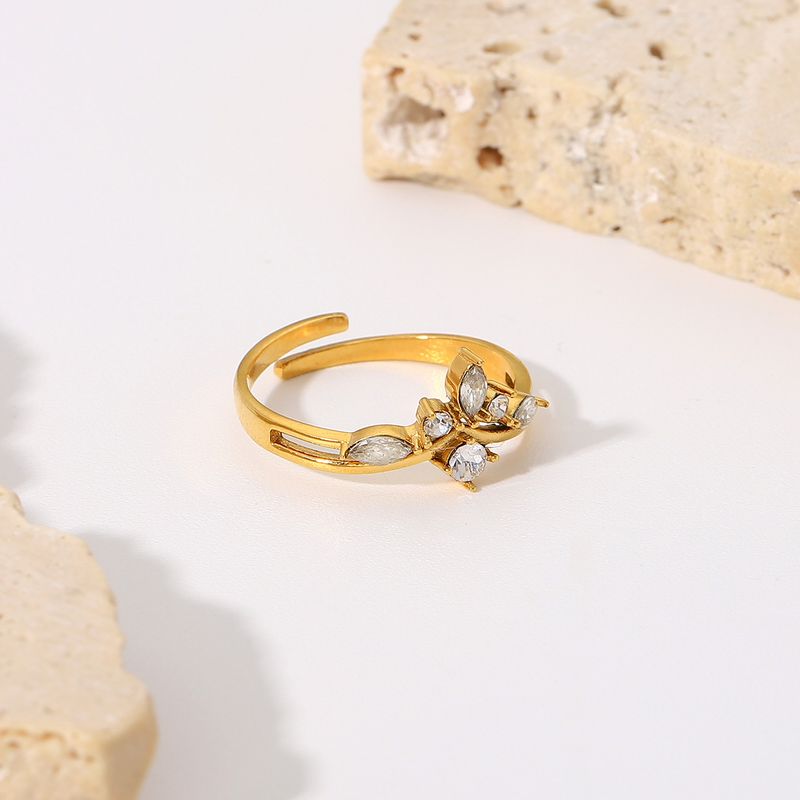 Celebridad de Internet INS con el mismo diseño, anillo de mujer de circonita cúbica blanca irregular bañado en oro de acero inoxidable_voghion.com