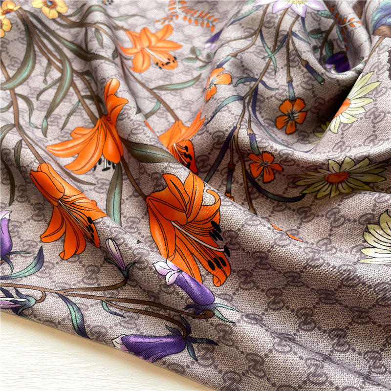 Fashion Daisy Scarf, Flower Print Scarf, Twill Silk Square Scarf, 90x90cm Shawl, Sun Protection, Travel Headband_voghion.com