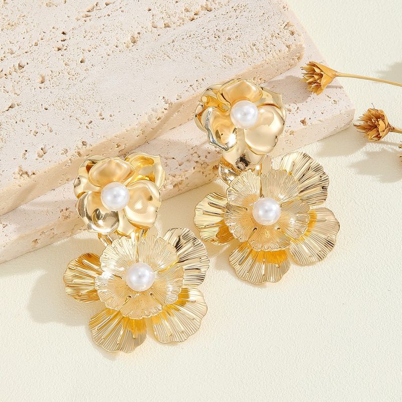 Orecchini di perle con fiori 3D in oro, gioielli esagerati, accessori di alta gamma per donna_voghion.com