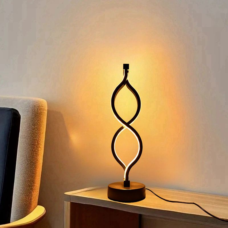 Lampada da scrivania creativa con tre colori tra cui scegliere, regolabile tramite USB_voghion.com