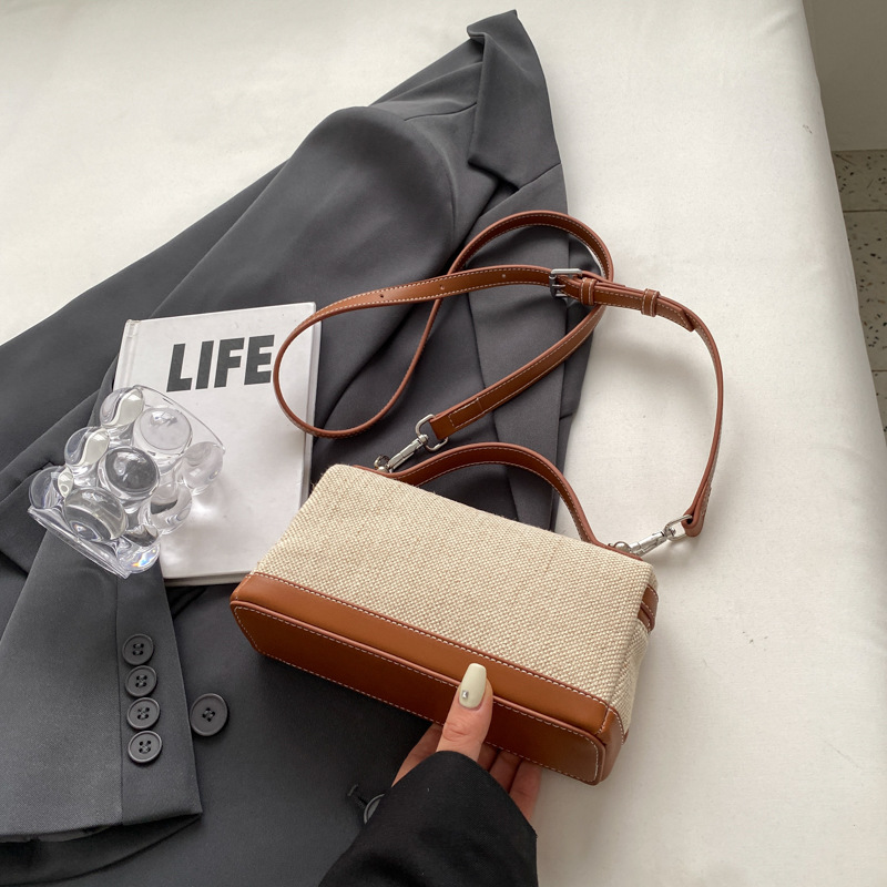 Modische kleine quadratische Handtasche für Damen 2023 Neue gespleißte Umhängetasche aus Canvas in Contrastfarbe_voghion.com