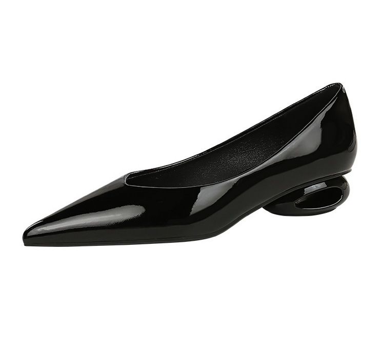Scarpe singole da donna comode con tacco basso e punta a un pedale, in pelle verniciata, con tacco a forma speciale francese_voghion.com