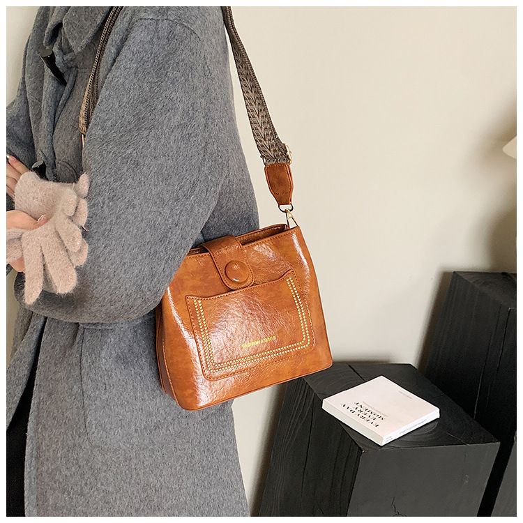 Design unico con un senso di lusso, nuovo secchio portatile a tracolla dional cross versatile e minimalista del 2024_voghion.com
