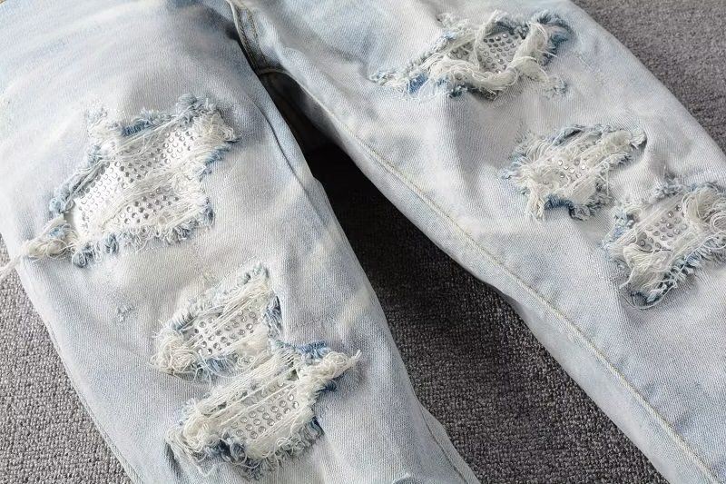 High Street Chiu brandneue, nachgewaschene Messerschnittlöcher in der Bettleraufkleber-elastischen Slim-Fit-Jeans des Mannes_voghion.com