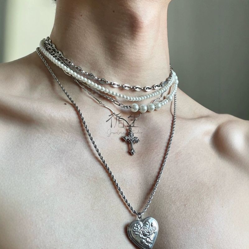 Catena per clavicola multistrato con croce di perle Shunsheng, personalità dolce, fresca e piccante, ragazza di fascia alta._voghion.com