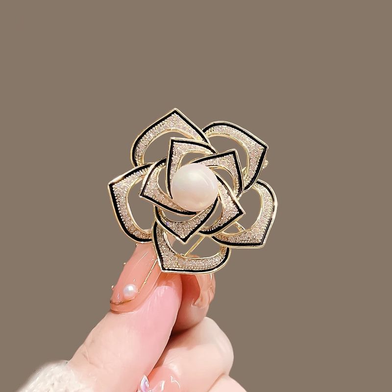 Hollow Camellia Brooch, Exquisite And Advanced Design Temperament, Small Fragrant Style, Simple Pin Accessories, Women_voghion.com