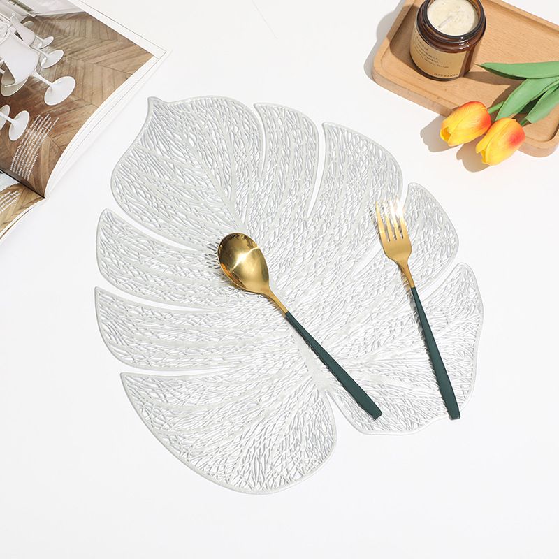 Monstera Leaf PVC Placemats - Gold-Foiled Heat-Resistant Table Mats (Stylish & Functional For Restaurants Hotels & Home Dining Decor)_voghion.com