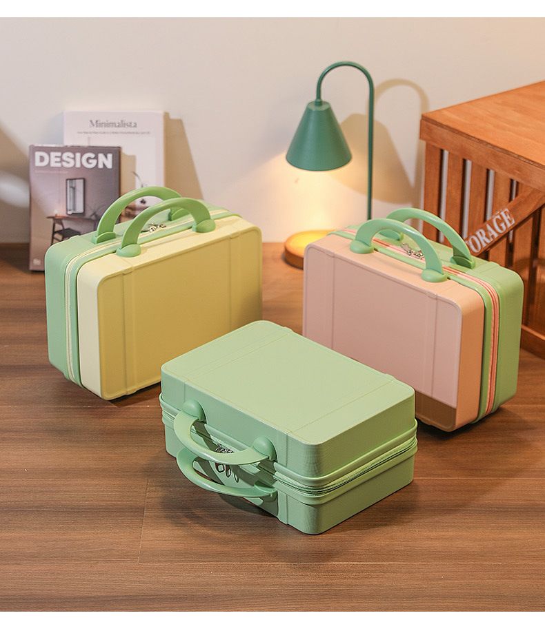 Bonbonfarbener Kontrast mit märchenhaftem Handgeschenk in Volltonfarbe, durchsichtige Reisebox, Mini-Koffer mit Reißverschluss_voghion.com